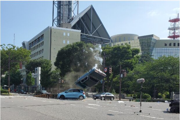 城址大通り（富山市街地）：カーアクションシーン