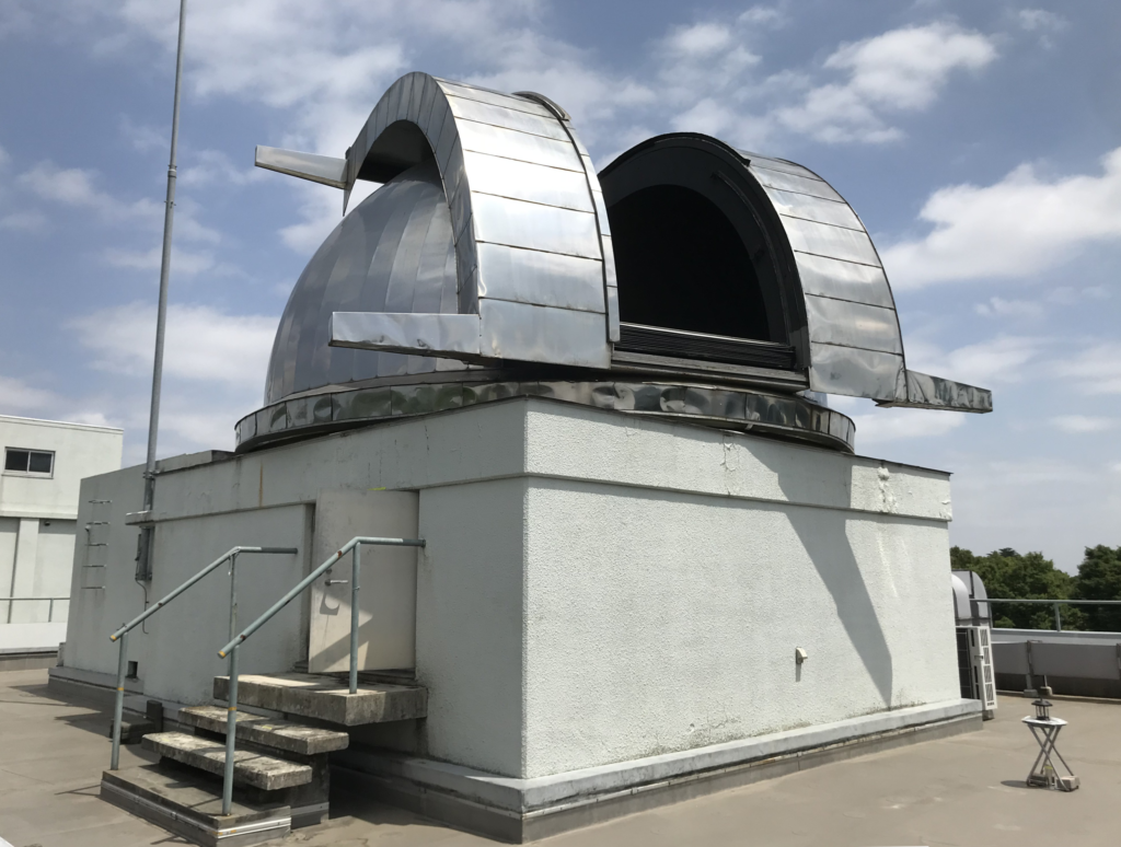 東京学芸大学 中央1号館の屋上　天文ドーム