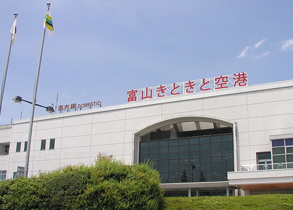 亘が富山に降り立つシーン|富山きときと空港
