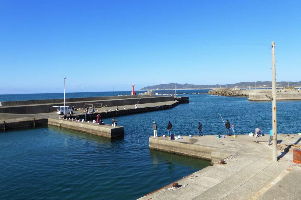 布良漁港の堤防|広海が海に飛び込むシーン