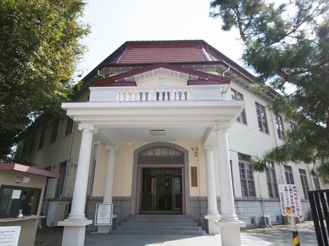 警視庁第二分庁舎(特命捜査対策室)シリーズ1・2(2010・2011年)の拠点|日本獣医生命科学大学 本館(1号棟)