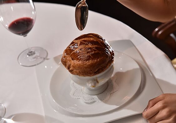 ⑤：メゾンポール・ボキューズ｜佐伯と木下が食事していた店②