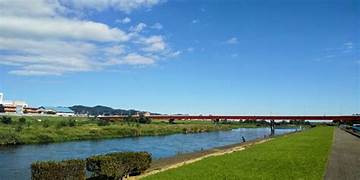 栃木県のロケ施設、千歳橋付近の河川敷。風早が爽子に告白する感動のシーン