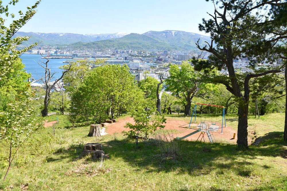 手宮公園|中学時代の藤井樹（男）が藤井樹（女）に袋を被せた坂道