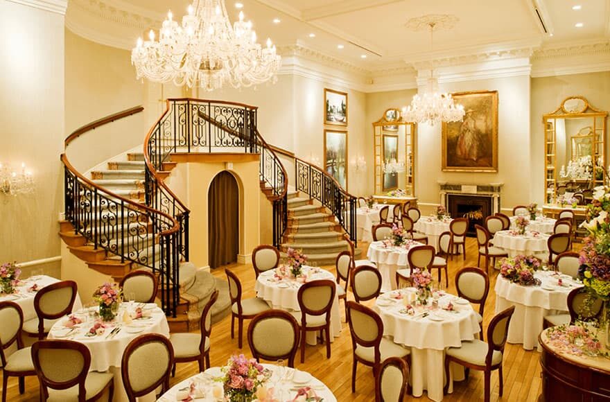 ⑨：オーベルジュ・ド・リル・トーキョー｜主税に友達を会わせて食事をするシーン